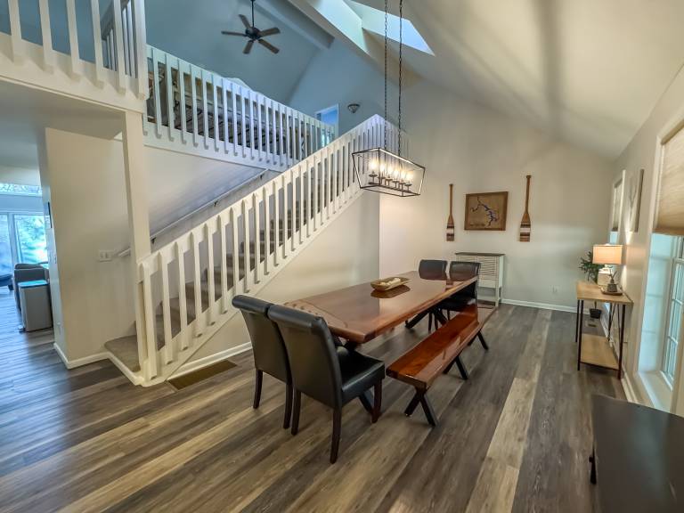 Children-friendly house with pool, BBQ & hot tub | Lake view | Suitable for remote work | Pets allowed — photo 3