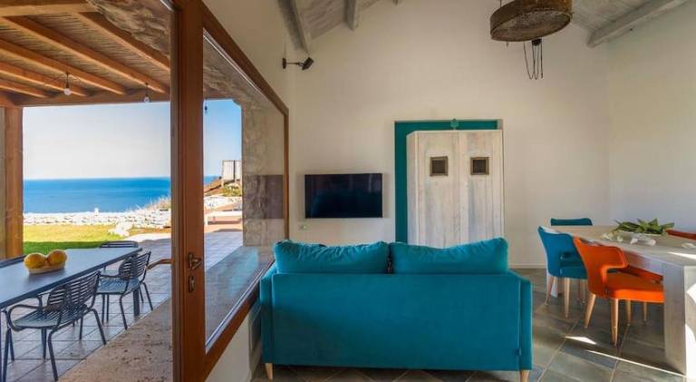Villa with jacuzzi & pool — photo 2