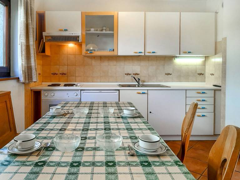 Holiday apartment with patio & yard — photo 4
