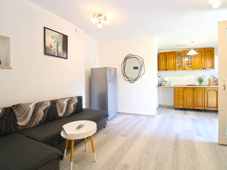 Holiday apartment with terrace & grill — photo 3