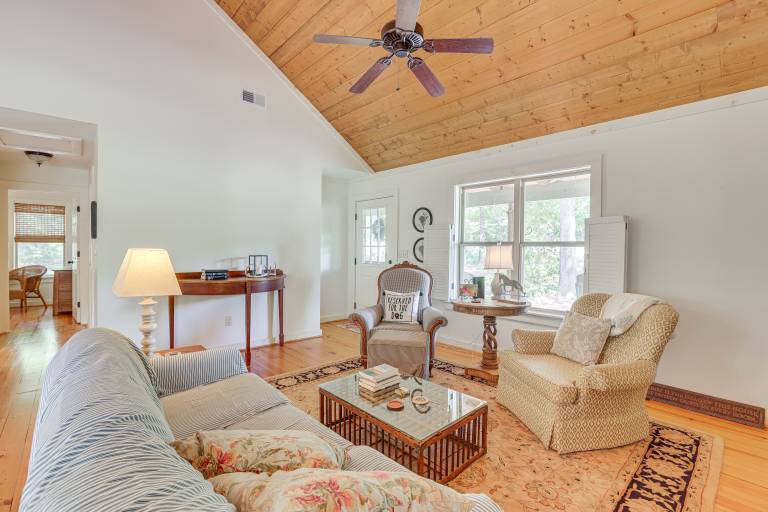 Charming Lawley Cottage: Deck, Fire Pit & Yard! — photo 4