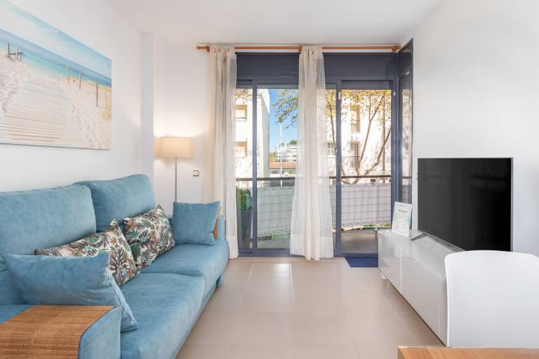 Fully equipped apartment with fast internet, pool & yard | Sea view | Beach nearby | Pet-friendly — photo 2
