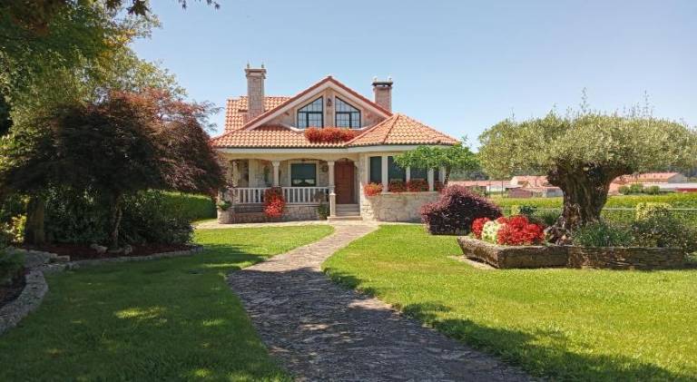 House with garden & terrace in Arzua