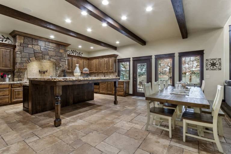 Vacation home with hot tub, barbeque & garden | Perfect for remote work — photo 5