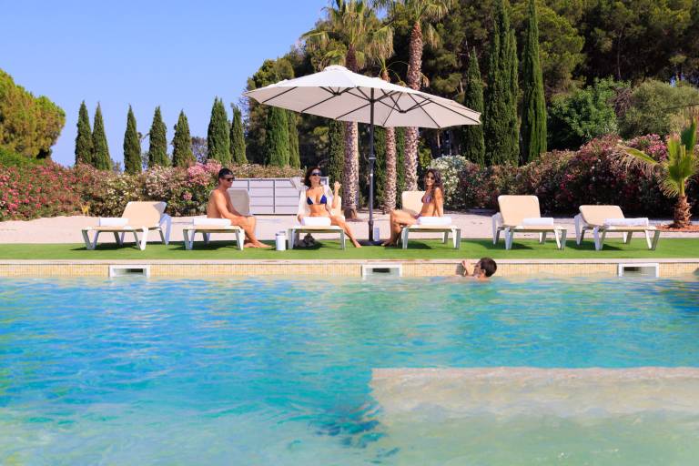 Fully equipped villa with garden, patio & private pool | Suitable for remote work | Pet-friendly — photo 5