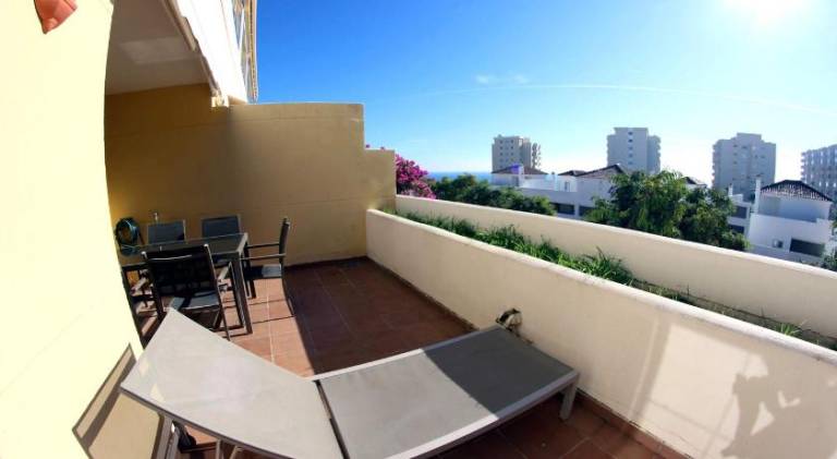 Fully equipped lovely holiday apartment with terrace, garden & pool | Beach nearby | Pets are welcome in Estepona