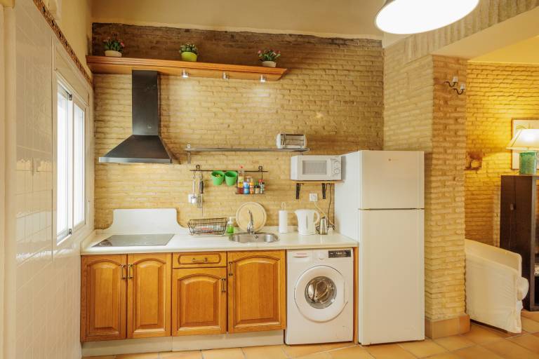 House with fast internet & patio | Close to Seville Cathedral | City view | Suitable for remote work | Pets allowed — photo 5