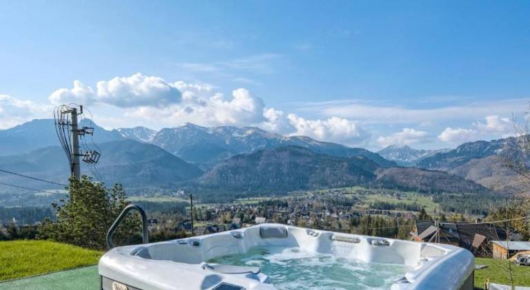 Holiday apartment with hot tub in Koscielisko