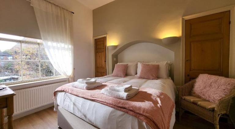 Vacation home with terrace | Close to National Railway Museum | Pets allowed — photo 2