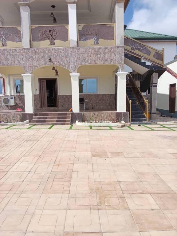 Mankessim 5Bedroom 4Bathroom 6Beds Parking