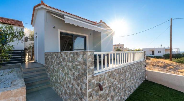 Vacation home with garden, jacuzzi & terrace in Aegina
