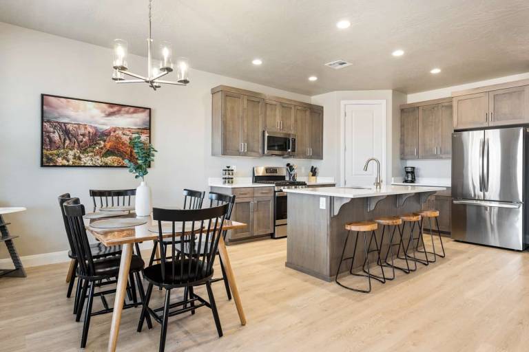 Vacation home with barbecue, hot tub & pool in Washington, UT