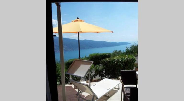 House with yard, terrace & grill | Dogs allowed in Tignale
