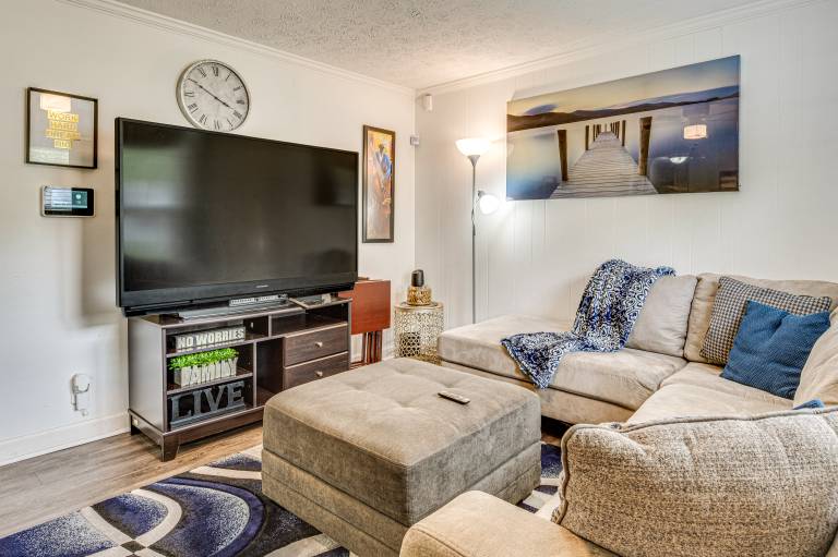 8 Mi to Dtwn Indianapolis: Family Home w/ Yard! — photo 4