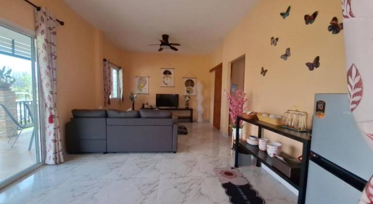 Vacation home with grill, garden & patio — photo 4