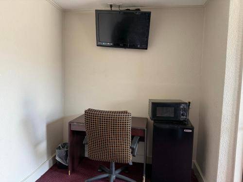 Budget Inn — photo 5