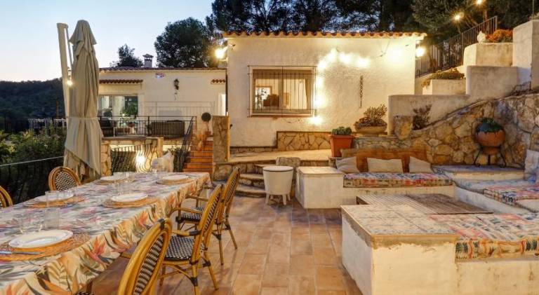 Villa with barbecue, terrace & private pool — photo 3