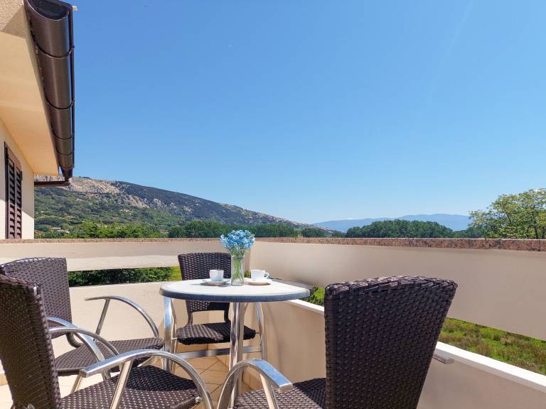Fully equipped charming apartment with barbecue & yard | Dogs allowed — photo 3