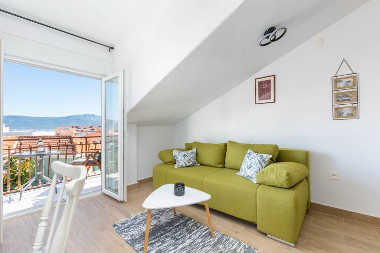 Fully equipped pleasant rental apartment with yard, terrace & grill | Sea view | Beach nearby | Dogs allowed — photo 2