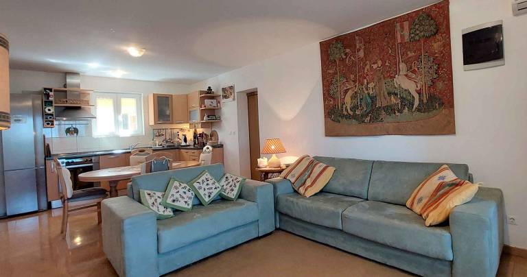 Fully equipped lovely rental apartment with terrace | Close to the beach | Pets allowed in Umag
