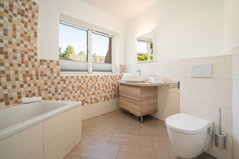 Kugelhaus Selene – Rundes Design, Kaminfeuer & Terrasse am Tollensesee — photo 5
