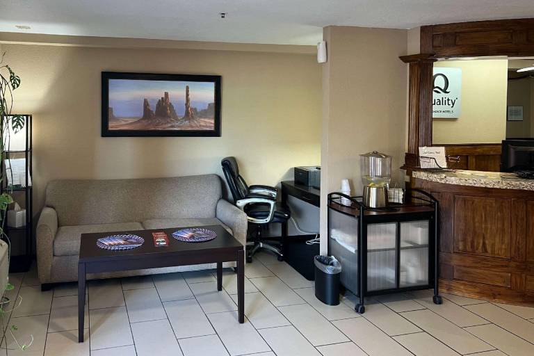 Quality Inn & Suites Farmington — photo 4