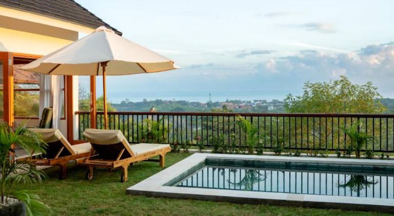 Villa with pool — photo 5