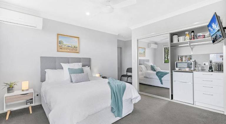 Mala Retreat Chardonnay Studio Immaculate and Comfortable