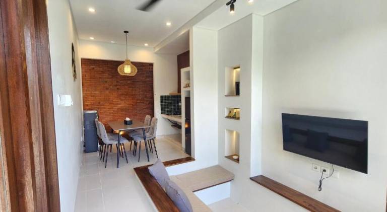 Villa with pool — photo 2
