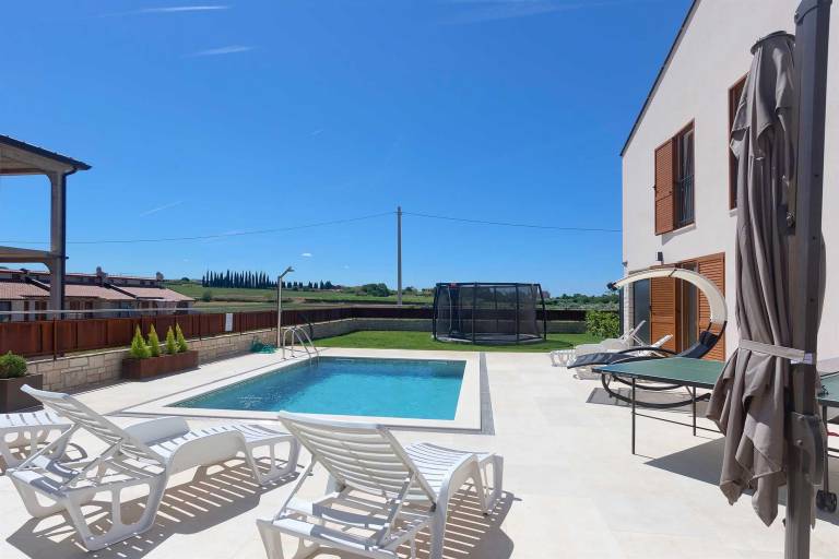Brand New Modern apartment for 4+2 guests with shared pool — photo 5