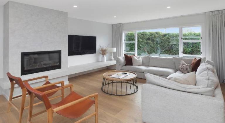 Vacation home with 5 rooms for 10 persons in Christchurch