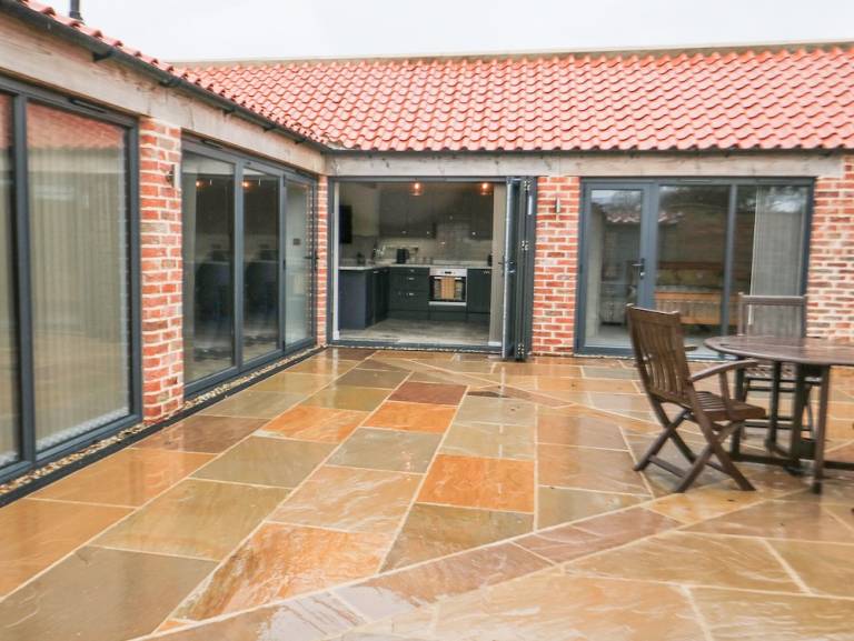 Cottage Cayton Bay