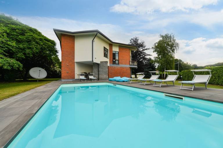 Villa with private pool, yard & barbecue — photo 2