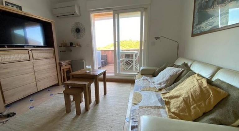 Apartment with terrace — photo 2