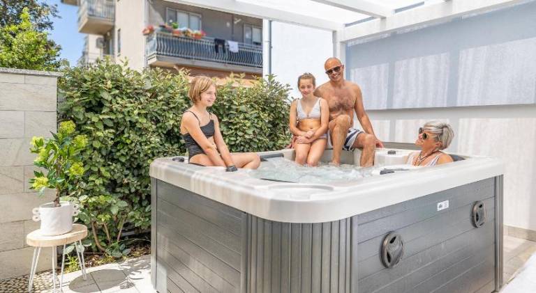 Charming apartment with BBQ, hot tub & patio | Close to the beach | Dogs allowed in Cesenatico