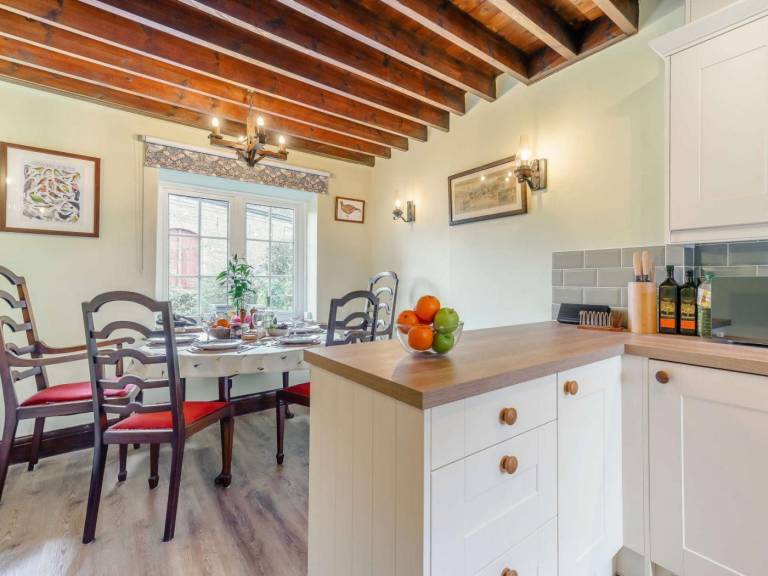 Fully equipped charming cottage with yard | Pets are welcome — photo 5