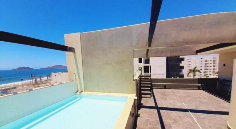 Holiday apartment with pool in Mazatlán