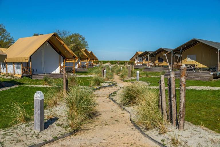 Glamping tent with 2 bedrooms and a terrace