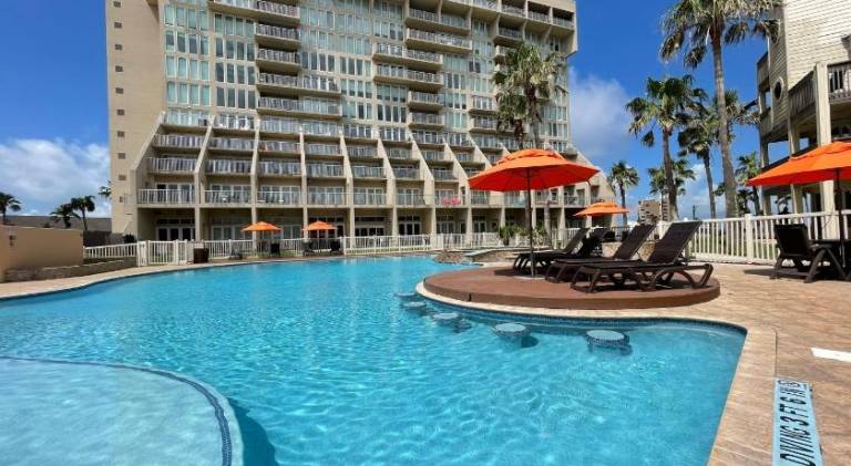 Spectacular Ocean-View Condo in Beachfront Resort, Heated Pool — photo 2