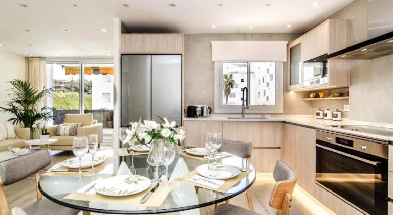 Fully equipped holiday apartment with patio & pool | Beach nearby | Pets are welcome — photo 3