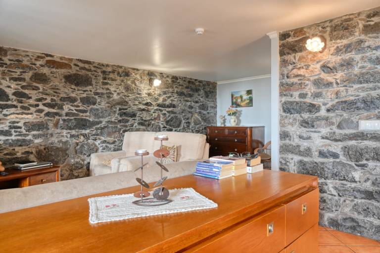 Family-oriented wonderful cottage with yard, barbeque & private pool | Mountain view | Dogs allowed — photo 5