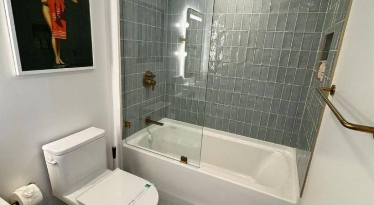 Apartment with pool — photo 5