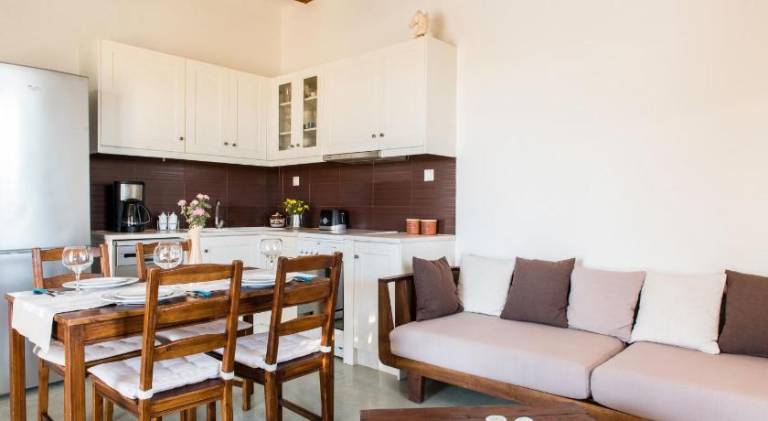 Villa with barbecue, patio & private pool — photo 4