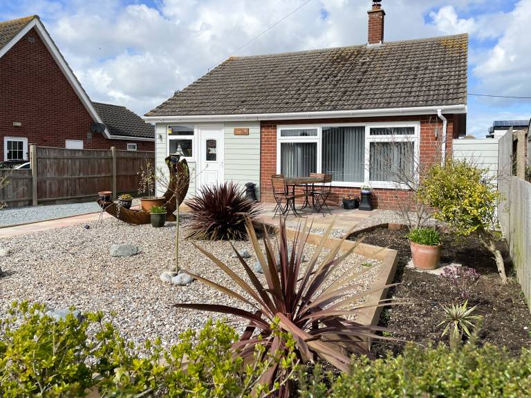 Family-friendly cottage with yard | River view | Next to the beach | Pets are welcome in Great Yarmouth
