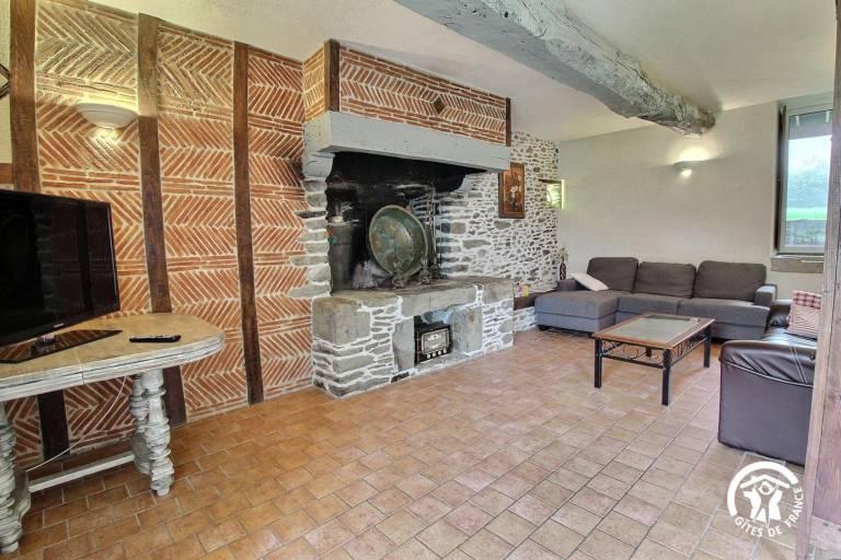 Gite with patio, garden & barbeque — photo 3