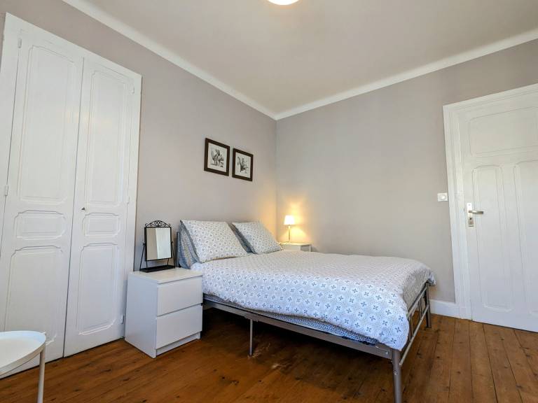 Charming Retreat: Cozy Home with Garden, Parking, Near Historic Sights — photo 4