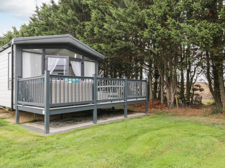Cottage Cayton Bay
