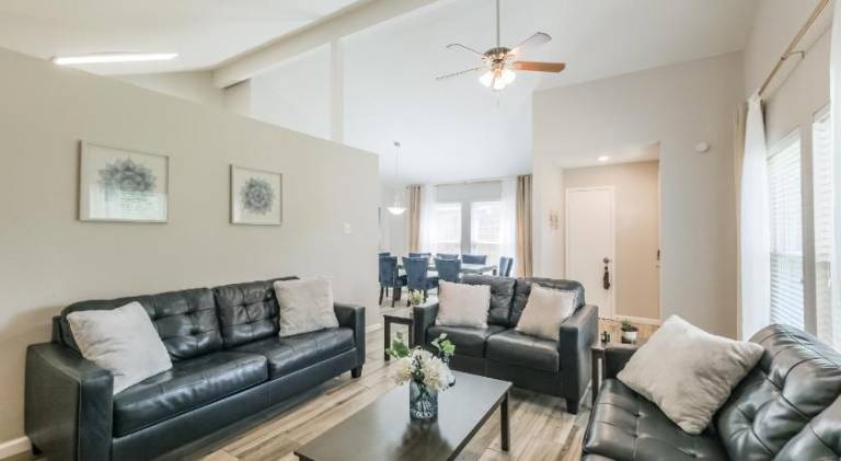 House | Perfect for remote work in Houston, TX