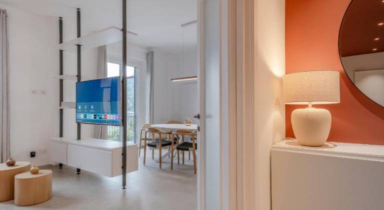 Apartment with pool — photo 2