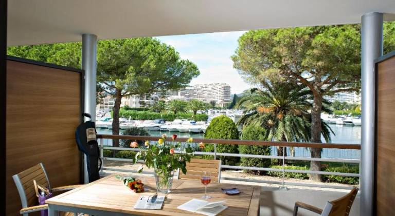 Beautiful apartment with terrace, pool & yard | Pets allowed — photo 3